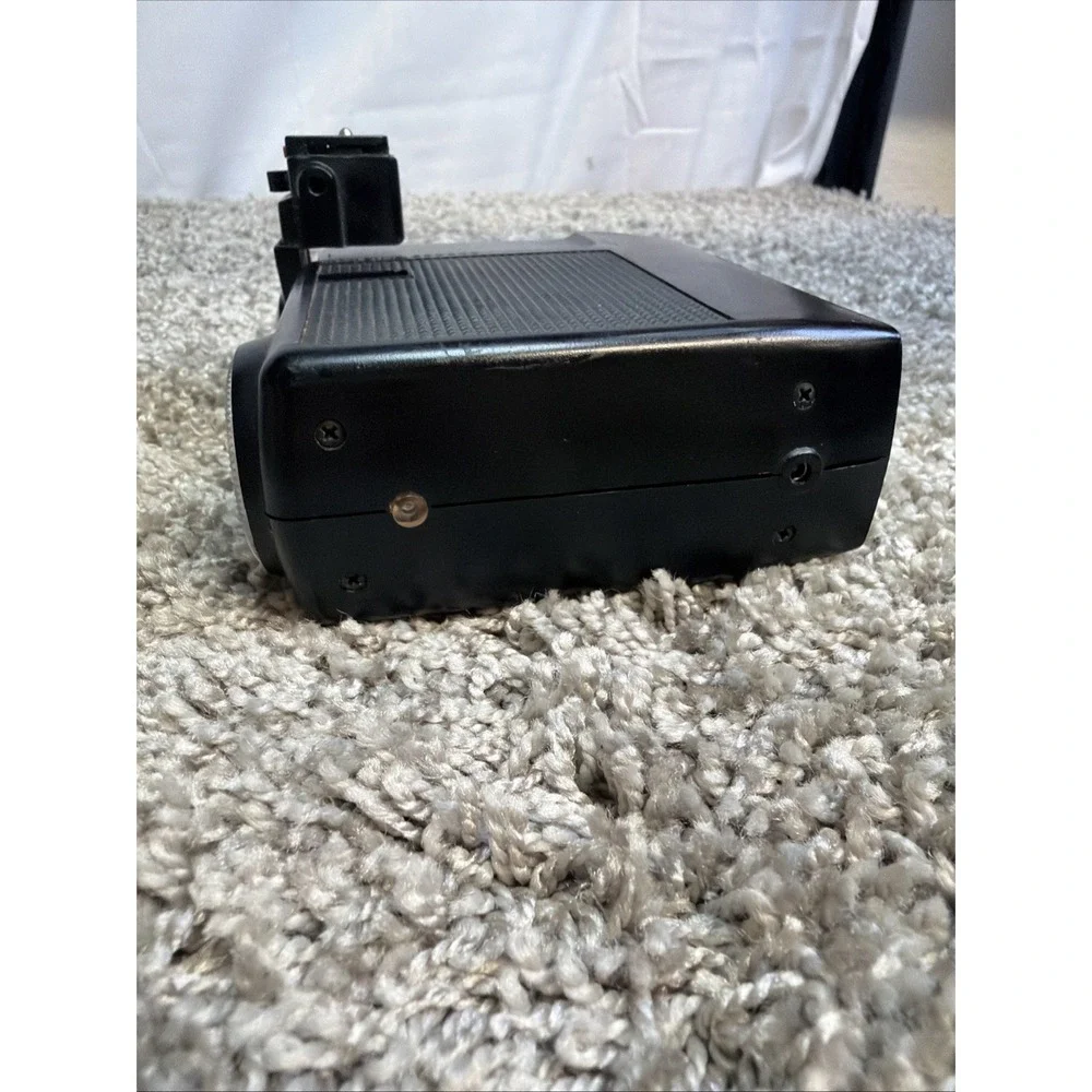Vivitar auto/thyristor 292 Flash *UNTESTED* no charger or cable Looks good cond.